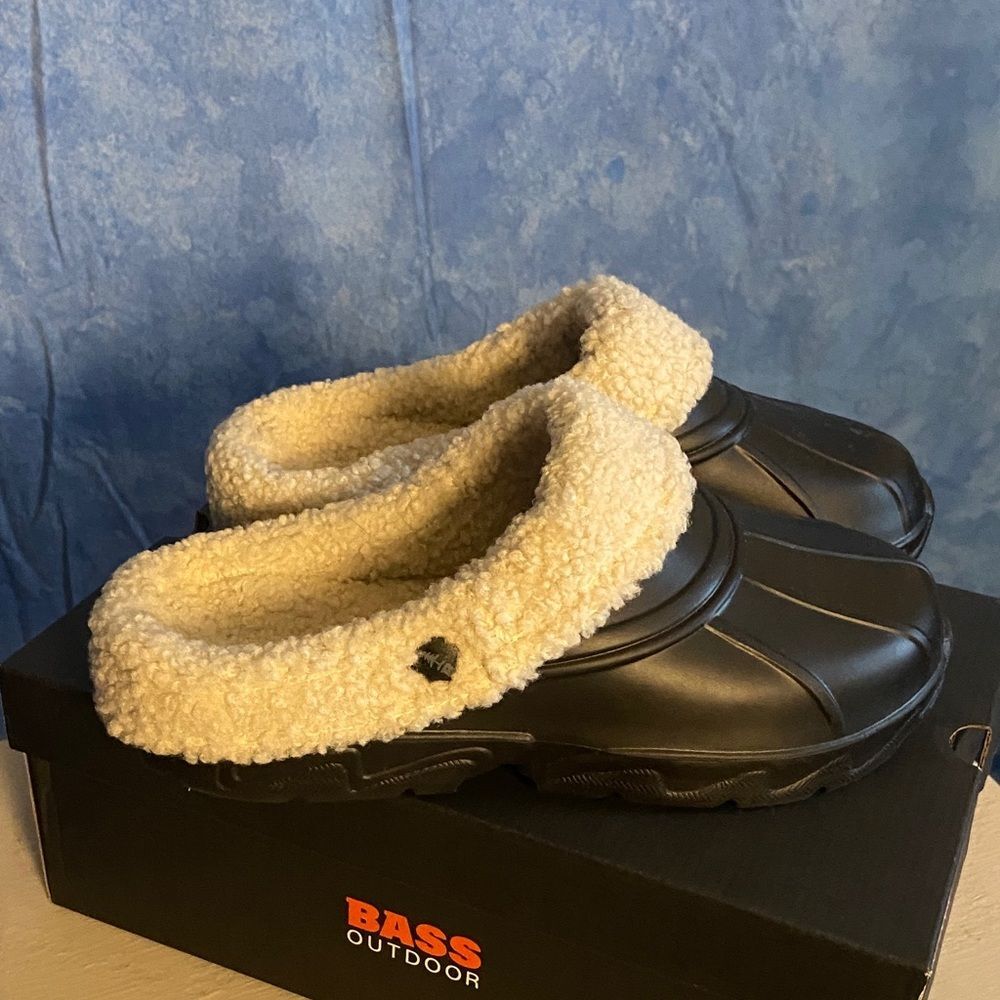 Men’s Bass Outdoor Black and Cream Clogs, sz 8m, SL3-1315S006
